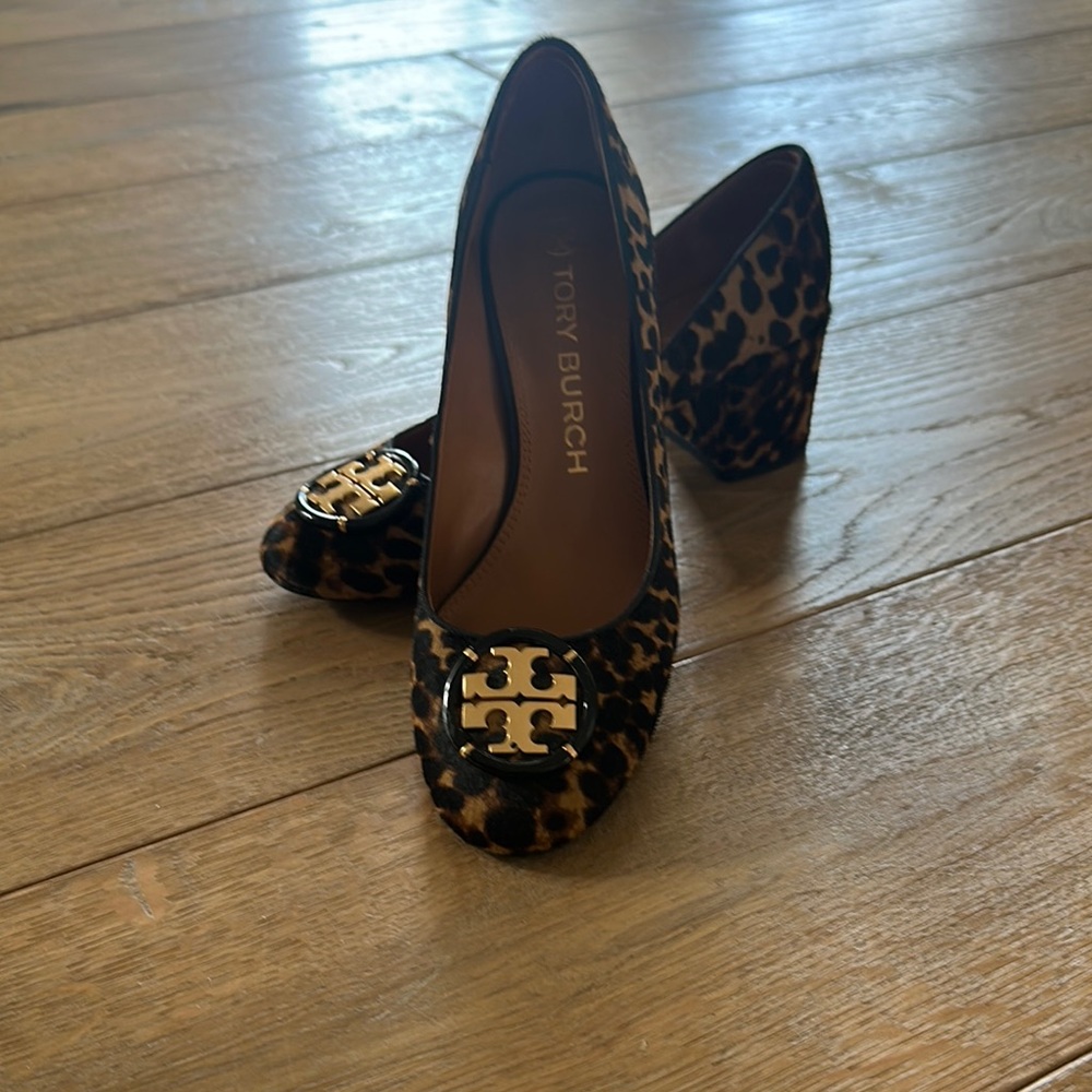 Tory Burch Brown and Black Heels Elegant Design
